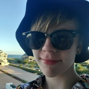 Meet your Posher, Ethan